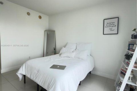 Condo in Miami, Florida, 3 bedrooms  № 2068291 - photo 14