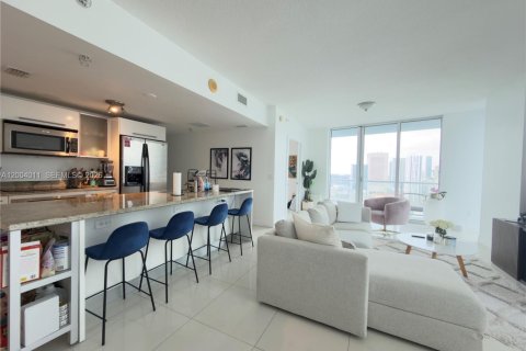 Condo in Miami, Florida, 3 bedrooms  № 2068291 - photo 2