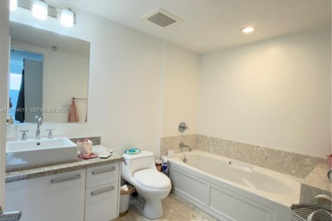 Condo in Miami, Florida, 3 bedrooms  № 2068291 - photo 16