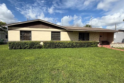 Villa ou maison à vendre à Miami Gardens, Floride: 3 chambres, 126.72 m2 № 1956032 - photo 1