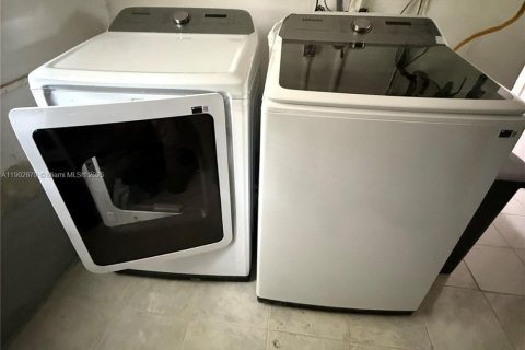 Villa ou maison à vendre à Miami Gardens, Floride: 3 chambres, 126.72 m2 № 1956032 - photo 11