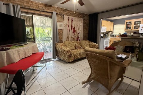 Villa ou maison à vendre à Miami Gardens, Floride: 3 chambres, 126.72 m2 № 1956032 - photo 5