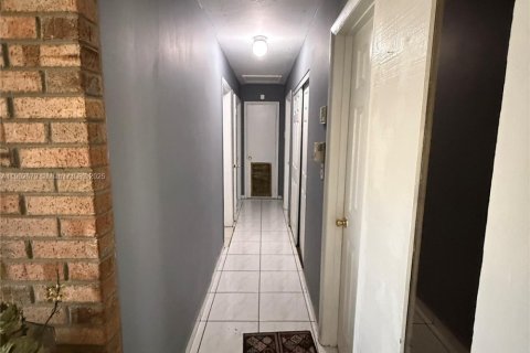 Villa ou maison à vendre à Miami Gardens, Floride: 3 chambres, 126.72 m2 № 1956032 - photo 4