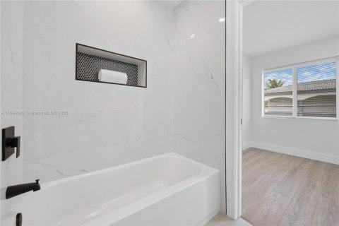 Купить виллу или дом в Хомстед, Флорида 3 спальни, 157.28м2, № 1850342 - фото 22
