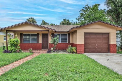 House in Daytona Beach, Florida 3 bedrooms, 120.77 sq.m. № 2284874
