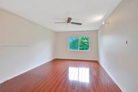 Condo in Pembroke Pines, Florida, 2 bedrooms  № 1330611 - photo 22