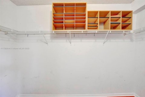 Condo in Pembroke Pines, Florida, 2 bedrooms  № 1330611 - photo 18