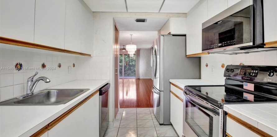 Condo in Pembroke Pines, Florida, 2 bedrooms  № 1330611