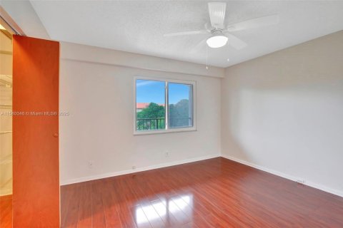 Condo in Pembroke Pines, Florida, 2 bedrooms  № 1330611 - photo 14