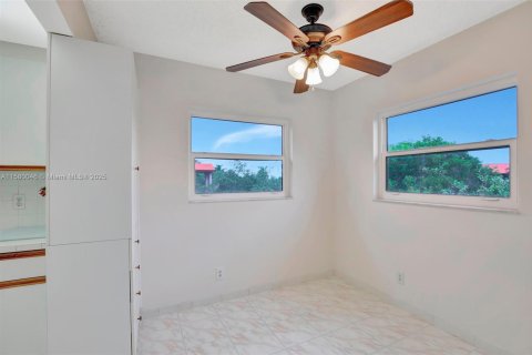 Condo in Pembroke Pines, Florida, 2 bedrooms  № 1330611 - photo 7