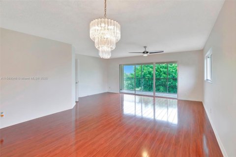 Condo in Pembroke Pines, Florida, 2 bedrooms  № 1330611 - photo 2