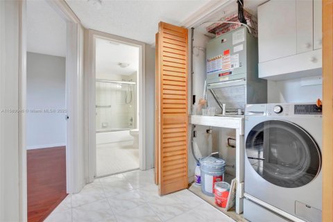 Condo in Pembroke Pines, Florida, 2 bedrooms  № 1330611 - photo 5