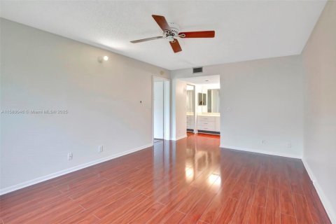 Condo in Pembroke Pines, Florida, 2 bedrooms  № 1330611 - photo 24