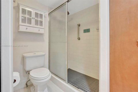 Condo in Pembroke Pines, Florida, 2 bedrooms  № 1330611 - photo 21