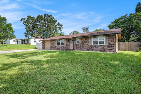 House in Brooksville, Florida 2 bedrooms, 109.25 sq.m. № 1839935 - photo 1