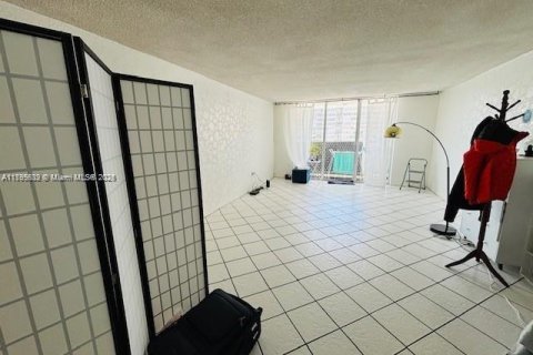 Condo in Aventura, Florida, 1 bedroom  № 1697698 - photo 5