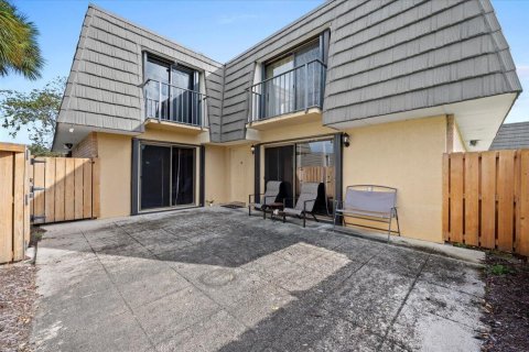 Townhouse in West Palm Beach, Florida 2 bedrooms, 114.83 sq.m. № 935391 - photo 1
