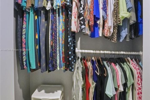 Condo in North Miami Beach, Florida, 2 bedrooms № 2037923 - photo 24