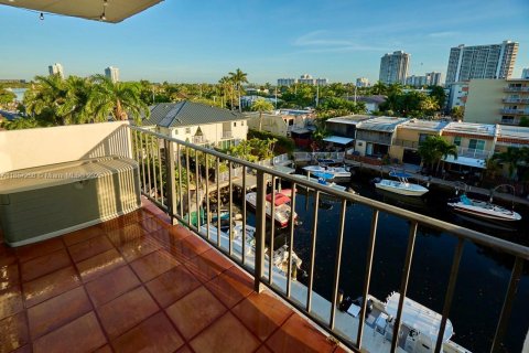 Condo in North Miami Beach, Florida, 2 bedrooms № 2037923 - photo 27