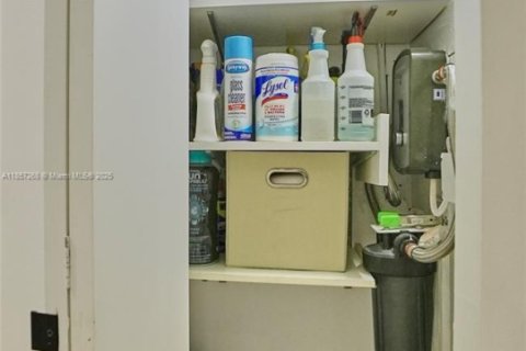 Condo in North Miami Beach, Florida, 2 bedrooms № 2037923 - photo 13