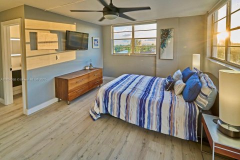 Condo in North Miami Beach, Florida, 2 bedrooms № 2037923 - photo 14