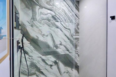 Condo in North Miami Beach, Florida, 2 bedrooms № 2037923 - photo 11