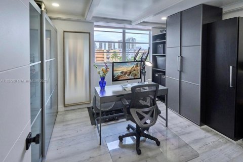 Condo in North Miami Beach, Florida, 2 bedrooms № 2037923 - photo 28