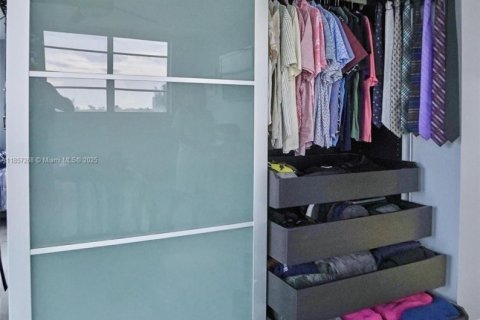 Condo in North Miami Beach, Florida, 2 bedrooms № 2037923 - photo 21