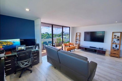 Condo in North Miami Beach, Florida, 2 bedrooms № 2037923 - photo 8