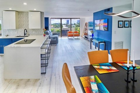 Condo in North Miami Beach, Florida, 2 bedrooms № 2037923 - photo 6