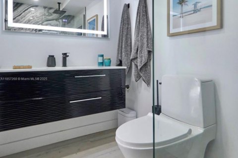 Condo in North Miami Beach, Florida, 2 bedrooms № 2037923 - photo 10
