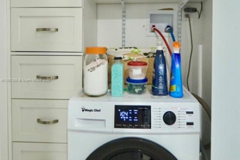 Condo in North Miami Beach, Florida, 2 bedrooms № 2037923 - photo 12