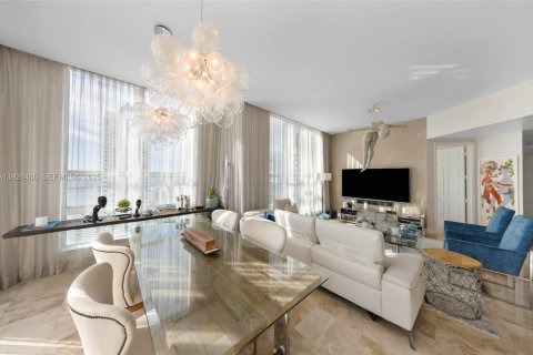 Condominio en venta en Miami, Florida, 3 dormitorios, 180.23 m2 № 1991517 - foto 13