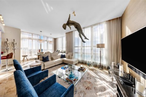 Condominio en venta en Miami, Florida, 3 dormitorios, 180.23 m2 № 1991517 - foto 15