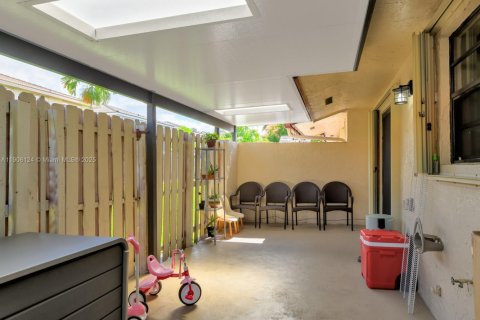 Touwnhouse à vendre à Cooper City, Floride: 2 chambres, 110.37 m2 № 1965082 - photo 23