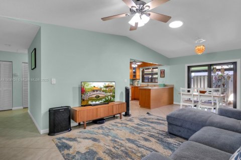 Touwnhouse à vendre à Cooper City, Floride: 2 chambres, 110.37 m2 № 1965082 - photo 2