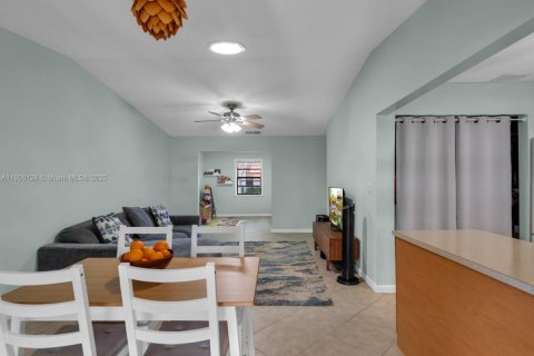 Touwnhouse à vendre à Cooper City, Floride: 2 chambres, 110.37 m2 № 1965082 - photo 11