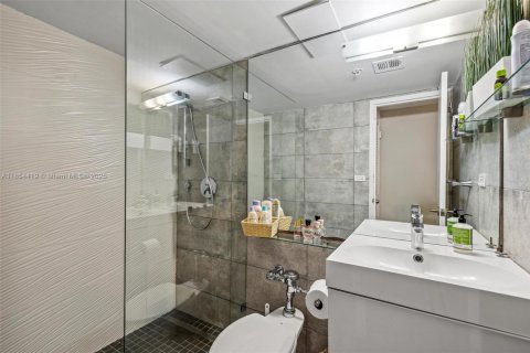 Condominio en venta en Miami Beach, Florida, 1 dormitorio, 67.73 m2 № 1878811 - foto 11