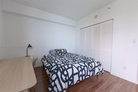 Condo in Miami, Florida, 2 bedrooms № 2145902 - photo 6