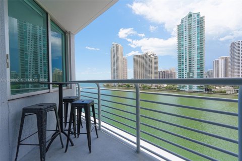 Condo in Miami, Florida, 2 bedrooms № 2145902 - photo 5