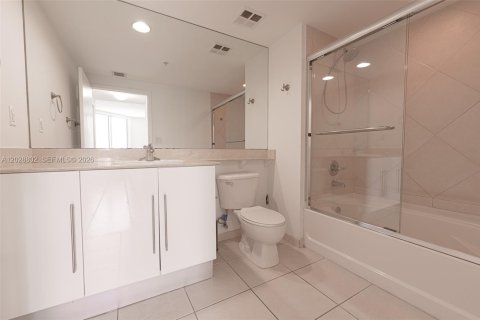 Condo in Miami, Florida, 2 bedrooms № 2145902 - photo 12