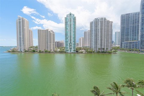 Condo in Miami, Florida, 2 bedrooms № 2145902 - photo 4