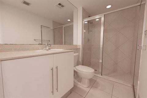 Condo in Miami, Florida, 2 bedrooms № 2145902 - photo 11
