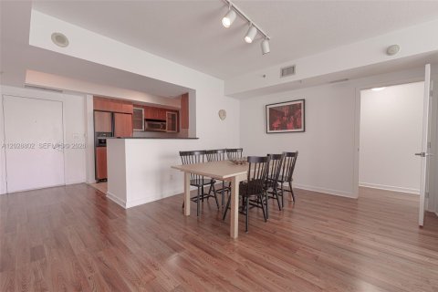 Condo in Miami, Florida, 2 bedrooms № 2145902 - photo 18