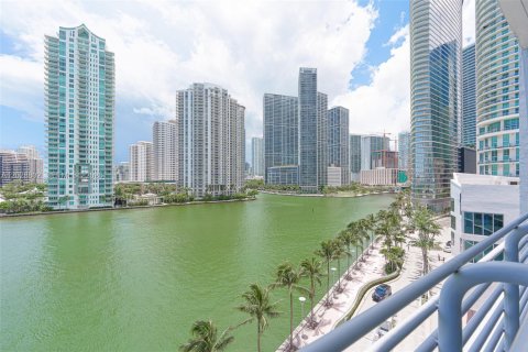 Condo in Miami, Florida, 2 bedrooms № 2145902 - photo 3