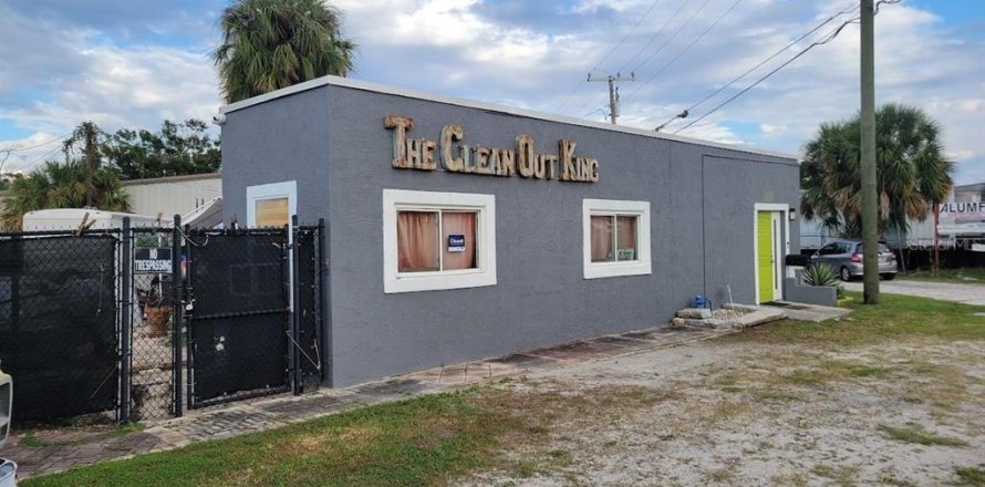 Commercial property in Saint Petersburg, Florida 175.12 sq.m. № 2143790