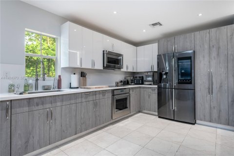 Adosado en alquiler en Aventura, Florida, 4 dormitorios, 234.11 m2 № 2054157 - foto 8