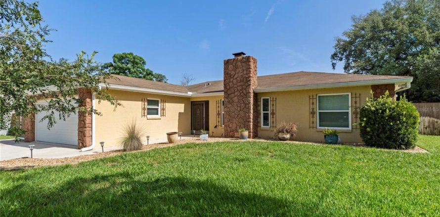 Villa ou maison à Spring Hill, Floride 3 chambres, 118.91 m2 № 2314447