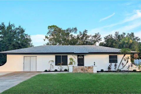 House in Port Charlotte, Florida 3 bedrooms, 119.47 sq.m. № 2284437