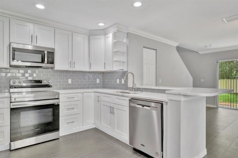 Townhouse in Valrico, Florida 3 bedrooms, 146.14 sq.m. № 1880747 - photo 17